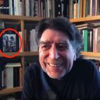 Esos dos del fondo son Joaqu&iacute;n Sabina y Eduardo Aute. El de &Uacute;beda (Jaen) coloc&oacute; la foto en la estanter&iacute;a tras el fallecimiento de su amigo. "Era el tipo m&aacute;s artista que he conocido", le dijo a Jordi &Eacute;vol...