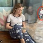 Marta Hazas y Javier Veiga tienen algo en com&uacute;n con Amelie, aunque su gnomo no se mueve de la terraza d casa.