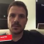 Irreverente hasta en la decoraci&oacute;n. Mira bien esa peineta, la encontrar&aacute;s en casa de otro famoso.