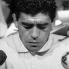 Sin duda, otro de los episodios más recordados fue cuando lo expulsaron del Mundial de Estados Unidos 94 al dar positivo nuevamente, por lo que antes que su selección terminara su participación en esta Copa del Mundo ya había abandonado la c...