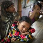 Niñas en un colegio para niños trabajadores en los slums de Dacca. Bangladesh, 2015