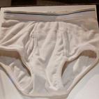 Precio de salida: 250 dólares. Son los que lleva en el primer capítulo y ya son pieza de museo: están en Moving Image Museum hasta octubre. Después, a casa de quien pague por ellos