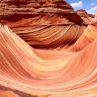 Si lo llaman The Wave, por algo será, ¿no? Esta formación con aspecto de ola es consecuencia de la continua erosión de los años, que lo ha convertido no sólo en una de las más curiosas maravillas naturales del mundo sino en uno de los rin...