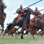 En plena batalla a caballo en el siglo XIII aparece un coche por detr&aacute;s. Eso si que es un guardarse un as bajo la manga.
