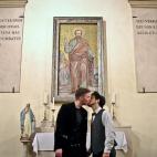 5c8b80c7360000c81a6d3fb1