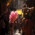 Los callejones tienen una actividad vibrante desde el amanecer.