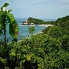 Su ubicación en el extremo norte del continente sudamericano ofrece a los habitantes y turistas un acceso único al océano Atlántico (al mar Caribe) y al Pacífico. Aparte de sus famosas playas tropicales, Colombia da la posibilidad de explor...