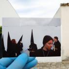 Penitentes de la hermandad del Santo Entierro antes de una procesión de Semana Santa, en marzo de 2018.