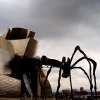 La impresionante arquitectura del dise&ntilde;o de Frank Gehry ya ser&iacute;a por s&iacute; misma motivo de visita, pero adem&aacute;s esta pinacoteca alberga algunas de las m&aacute;s emblem&aacute;ticas obras de arte moderno. Comenzando con e...