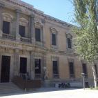 Edificio del siglo XIX recientemente renovado y principal museo de Espa&ntilde;a dedicado a la arqueolog&iacute;a. Colecci&oacute;n desde la prehistoria hasta la edad moderna con varias colecciones de otros pa&iacute;ses como la antigu...