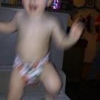 Creo que esto lo resume a la perfección. Un borrón gigante saltando en el sofá después de haberse quitado toda la ropa. ¿Tienes sueño? No. Pero ya es medianoche... Ya.