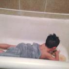 "Esta es mi nueva cama. Dejadme dormir aquí, necesito intimidad".