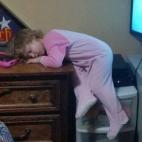 Para qué dormir en su propia cama…