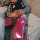 La reina del rodeo cayó redonda.