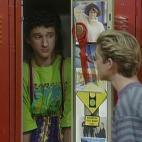 El otro &iquest;mejor amigo? de Zack Morris al que siempre mete en problemas y acaba cargando con las culpas de muchas de sus locuras. Saca buenas notas pero sus habilidades f&iacute;sicas y sociales son nulas. Sin saberlo, tambi&eacute;n se enc...