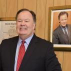 Haskins, el &uacute;nico actor mayor de edad cuando empez&oacute; la serie, ten&iacute;a carrera en el mundo de la m&uacute;sica como agente y promotor de conciertos para, entre otros, Tom Jones. Hab&iacute;a hecho apariciones breves en alg...