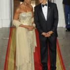 De Naeem Khan en la primera cena de estado de la pareja en 2009, en honor al primer ministro de la India, Manmohan Singh y su esposa, Gursharan Kaur.