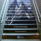 "Para algunos, es el Monte Everest. Ayuda a construir más facilidades para los discapacitados". American Disability Association.