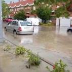 Calles inundadas y tr&aacute;fico imposible en muchas poblaciones de la Comunidad.