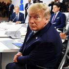 Donald Trump sentado junto con el resto de l&iacute;deres con cara de d&oacute;nde me he metido.