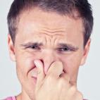 Mientras Venezuela lo utiliza para referirse a una persona poco humilde y que se cree el mejor, en Puerto Rico y República Dominicana se refiere a algo que tiene un olor desagradable. Por su parte, en Uruguay se usa para describir el sentimient...