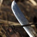 Algunos llaman a su pareja de esta manera (Bolivia, Perú). Sin embargo, otros (México, Puerto Rico, Colombia) lo conocen como una herramienta para cortar o podar las hierbas de los jardines. No obstante, en Argentina se usa como un papel o alg...