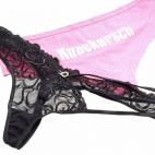 Pueden ser pantaletas (México, Venezuela), bombacha (Uruguay), calzón (El Salvador), blumer (Cuba), bragas (España), y en Perú, truza.