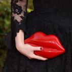 Estos labios carnositos y carmesí que guardan su maquillaje los usó una excéntrica actriz...