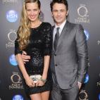 Es Petra Nemcova, abrazadita por la estrella de la cinta, James Franco.