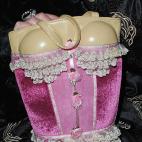 ¿Esta peculiar bolsa de mano de quién es? ¿Te la comprarías?