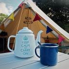 Quizá nunca pensaste que pasarías tus días de vacaciones rodeado de naturaleza a la sombra de una tienda de campaña. Y lo mismo nunca te lo planteaste porque te echa para atrás la idea. Pero, ¿y si te decimos que cada vez es más frecuente...