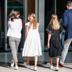 Los reyes junto a Sof&iacute;a y Leonor