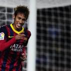 El jugador del Barcelona, Neymar, festeja un gol contra Cartagena en la Copa del Rey el martes, 17 de diciembre de 2013, en Barcelona. (AP Photo/Manu Fernandez)