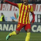 El brasileño Neymar, del Barcelona, hace un gesto durante un partido de la liga contra el Atlético de Madrid, el sábado 11 de enero de 2014 (AP Foto/Gabriel Pecot)