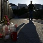 Flores en el puente donde fue asesinada en León.