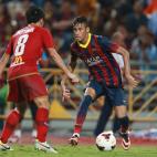 Thailands Puttinan Wannasri, left, fights for the ball with FC Barcelonas Neymar during their friendly soccer match at Rajamangala national stadium in Bangkok, Thailand Wednesday, Aug . 7 , 2013. FC Barcelonas beat Thailand 7-1.(AP Photo/W...