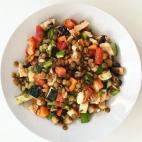 Se acompa&ntilde;a de pimiento rojo, zanahoria, pepino y filete de pollo. Encuentra aqu&iacute; la receta.