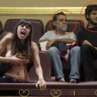 No está solo con su indiferencia. Ella grita como si no hubiera mañana, pero para ellos el punto de atención está hacia el lado contrario.