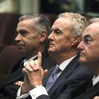 El ministro de Defensa, Pedro Morenés, en la videoconferencia con las tropas en el exterior.