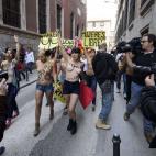 5c8aec1420000045046ff6a3