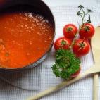 Lleva también puerro, cebolla, patatas medianas y zanahoria. Consulta aquí la receta.