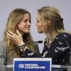 Beatriz Fanjul y la presidenta del PP de Bizkaia