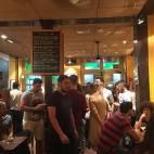 La planta baja de este local fue el templo de Sabina entre 1978 y 1982, a&ntilde;o en que ech&oacute; el cierre. El jienense dio aqu&iacute; sus primeros conciertos en la capital acompa&ntilde;ado de Javier Krahe, con quien en 1981 grab&oacute; ...