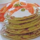 Se puede utilizar cualquier pescado ahumado, o incluso jamón u otro fiambre que se tenga en casa. Ver la receta completa en Cookpad.