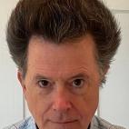 "Puede que necesite un corte de pelo", brome&oacute; el presentador estadounidense en su cuenta de Twitter el 7 de abril. No est&aacute; solo.