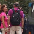 La hermana de Blanca Fernández Ochoa, Dolores Fernández Ochoa (i), durante la búsqueda de su madre desaparecida en Las Dehesas en Cercedilla. Los investigadores mantienen abiertas &quot;muchas vías&quot; sobre la desaparición de la ex esqui...