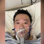 Li Wenliang, oftalm&oacute;logo, lanz&oacute; con sus compa&ntilde;eros la alarma sobre el nuevo coronavirus y sufri&oacute; la represi&oacute;n de las autoridades chinas por su alerta. Su muerte se confirm&oacute; el 6 de febrero, despu&eacute;...
