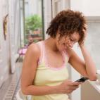 La multiplicidad de redes y de dispositivos ha hecho que, además de la barrera del espacio, internet haya roto también la del tiempo. Ya es como el aire, está en todas partes. Según comScore, los internautas españoles pasan una media de 23,...