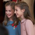 Vestidos parecidos y los colores de la f&oacute;rmula que han hecho habitual lucieron en la ceremonia de conmemoraci&oacute;n del 40&ordm; aniversario de la Constituci&oacute;n.