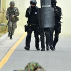 El Foro Económico Mundial estima que la corrupción perjudica tanto al país que lo sufre como al resto del mundo. La falta de transparencia, el robo, provoca que se le añada un 10 por ciento de costos a cualquier operación mercantil y hasta ...